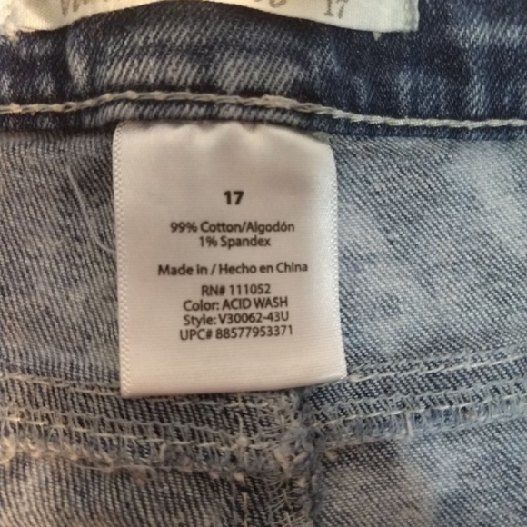 Denim shorts, distressed - Picture 4 of 5